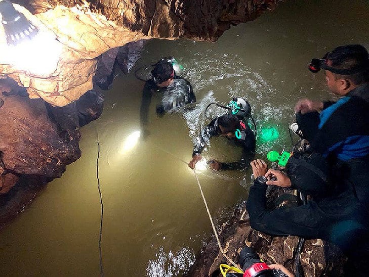 12 enfants piégés dans une grotte inondée en Thaïlande